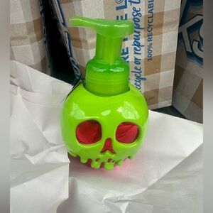 Disney Villain
Queen Poison Apple
Soap Dispenser by Bath and Body Works